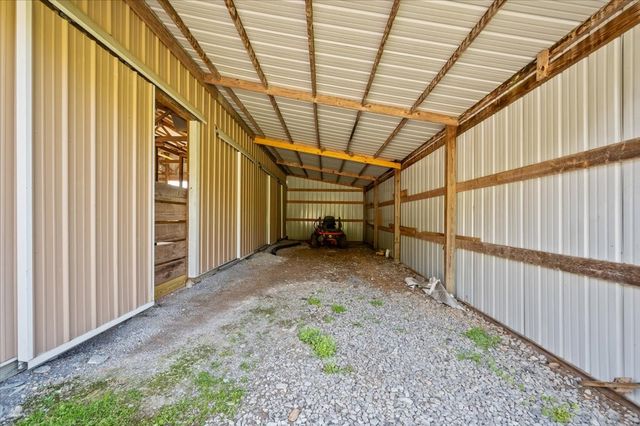 216 Old Wolf Hill Rd, Bethpage, TN 37022
