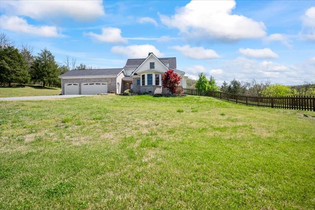 216 Old Wolf Hill Rd, Bethpage, TN 37022