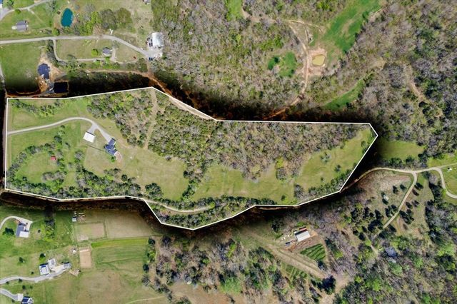 216 Old Wolf Hill Rd, Bethpage, TN 37022