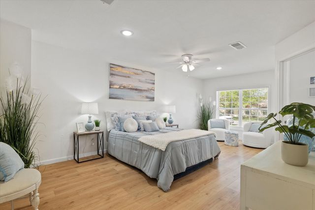 714 N Hunters Glen Circle, Arlington, TX 76015