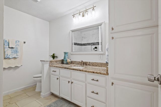 714 N Hunters Glen Circle, Arlington, TX 76015