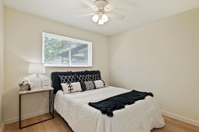 714 N Hunters Glen Circle, Arlington, TX 76015