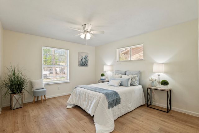 714 N Hunters Glen Circle, Arlington, TX 76015