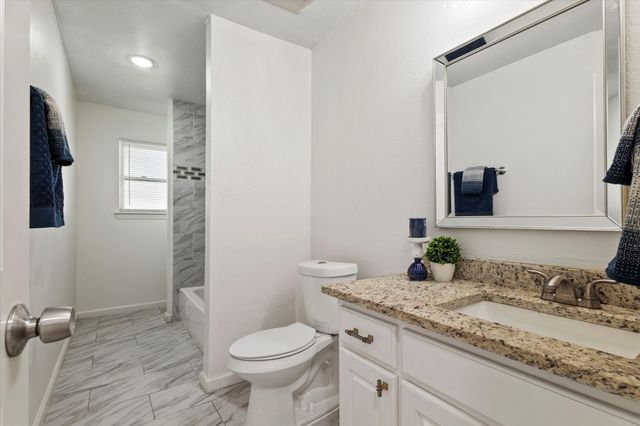714 N Hunters Glen Circle, Arlington, TX 76015