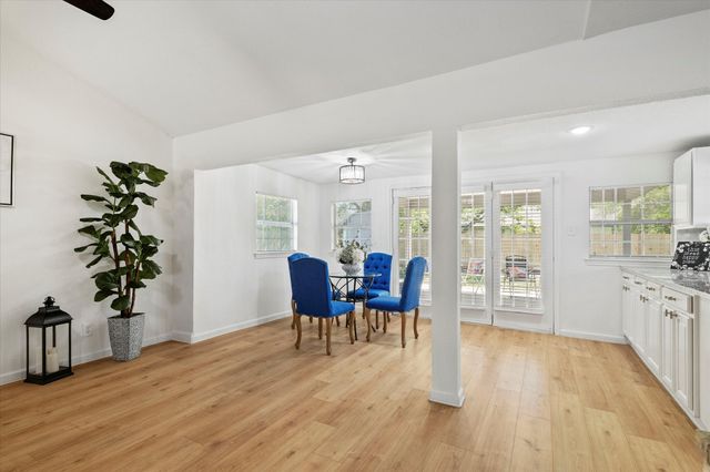 714 N Hunters Glen Circle, Arlington, TX 76015