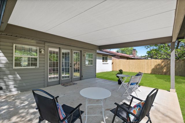 714 N Hunters Glen Circle, Arlington, TX 76015