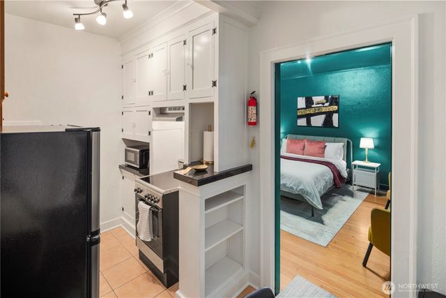 905 NE 43rd Avenue #110, Seattle, WA 98105