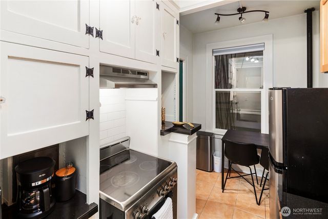 905 NE 43rd Avenue #110, Seattle, WA 98105