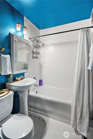 905 NE 43rd Avenue #110, Seattle, WA 98105