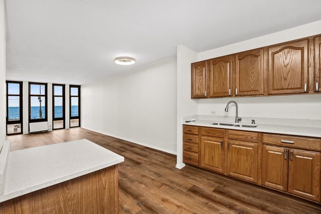 6700 S South Shore Drive 2J, Chicago, IL 60649