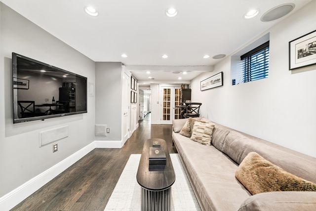 20 Grove Pl, Winchester, MA 01890