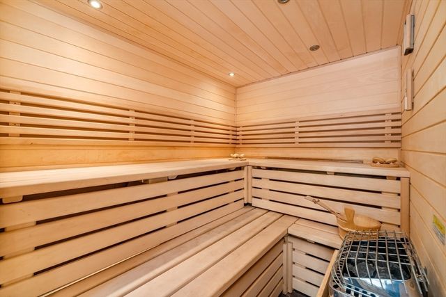 20 Grove Pl, Winchester, MA 01890