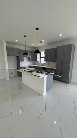 1909 nw 24th PL, Cape Coral, FL 33993