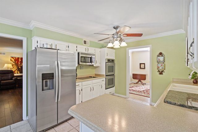 2623 SURREY WOOD DR, Bartlett, TN 38134