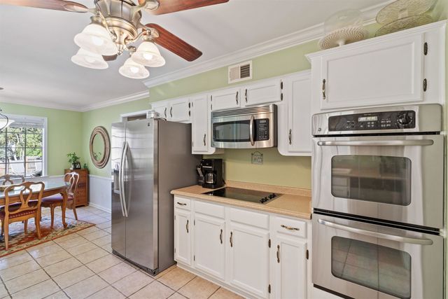 2623 SURREY WOOD DR, Bartlett, TN 38134