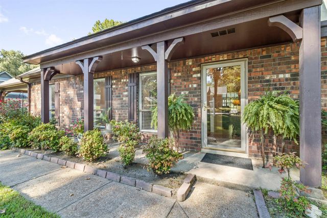 2623 SURREY WOOD DR, Bartlett, TN 38134