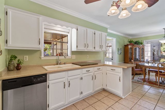 2623 SURREY WOOD DR, Bartlett, TN 38134