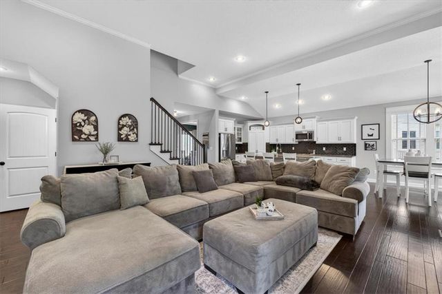 19104 W 100th Terrace, Lenexa, KS 66220