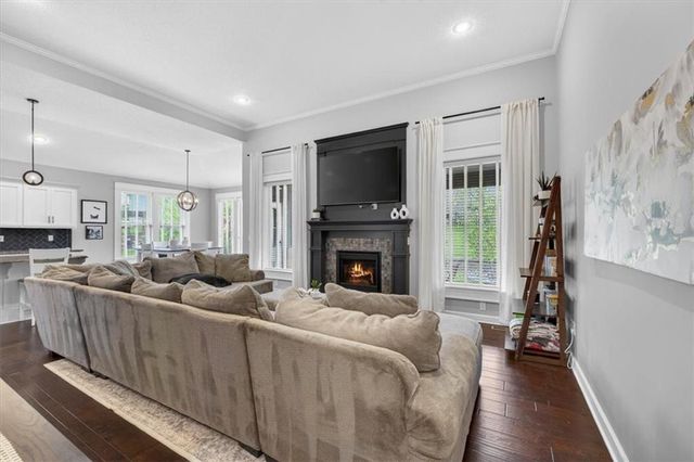 19104 W 100th Terrace, Lenexa, KS 66220