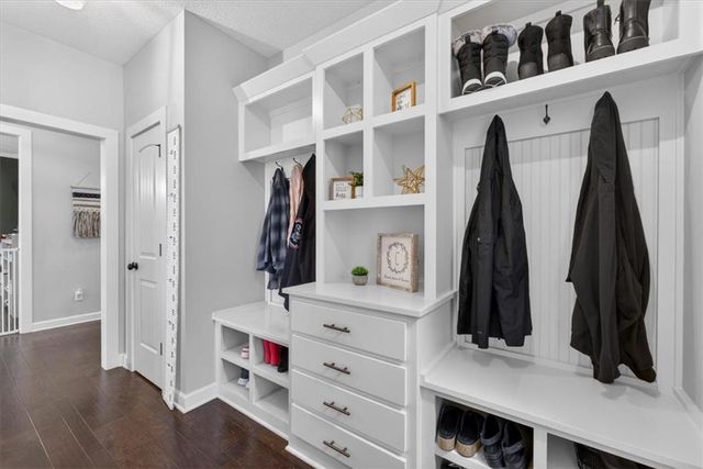 19104 W 100th Terrace, Lenexa, KS 66220