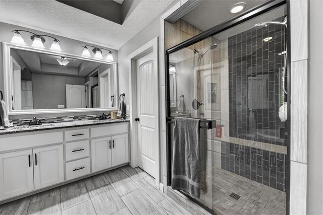 19104 W 100th Terrace, Lenexa, KS 66220