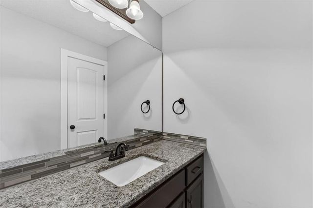 19104 W 100th Terrace, Lenexa, KS 66220