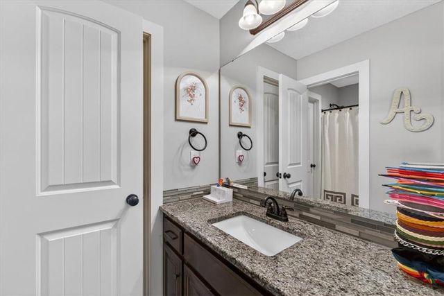 19104 W 100th Terrace, Lenexa, KS 66220