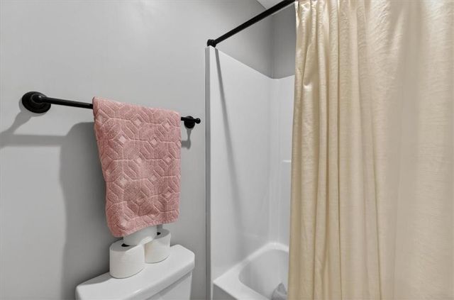 19104 W 100th Terrace, Lenexa, KS 66220