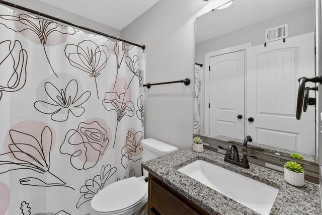 19104 W 100th Terrace, Lenexa, KS 66220