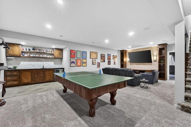 19104 W 100th Terrace, Lenexa, KS 66220