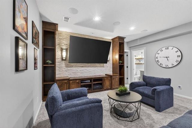 19104 W 100th Terrace, Lenexa, KS 66220