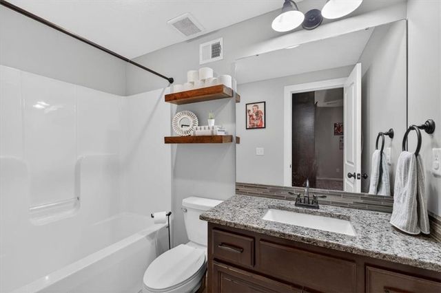 19104 W 100th Terrace, Lenexa, KS 66220