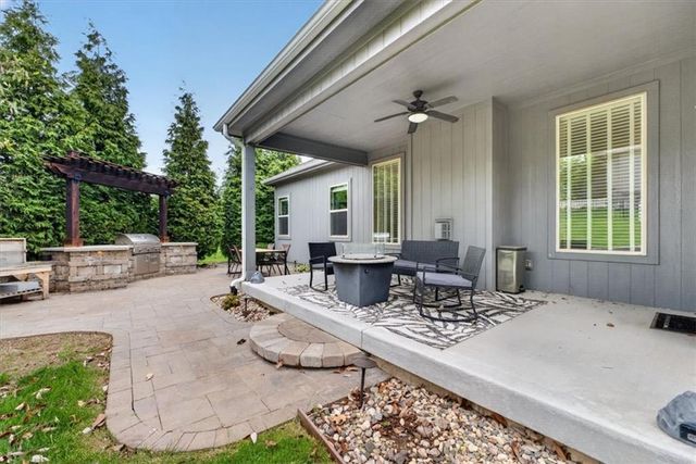 19104 W 100th Terrace, Lenexa, KS 66220