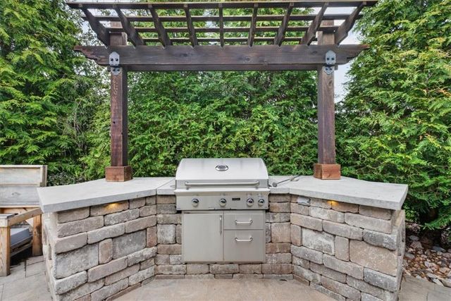 19104 W 100th Terrace, Lenexa, KS 66220