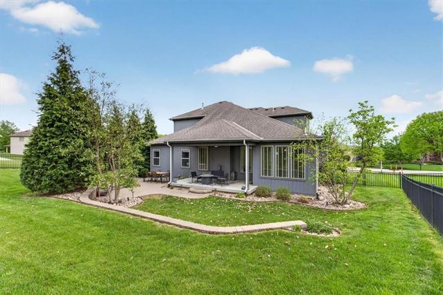 19104 W 100th Terrace, Lenexa, KS 66220