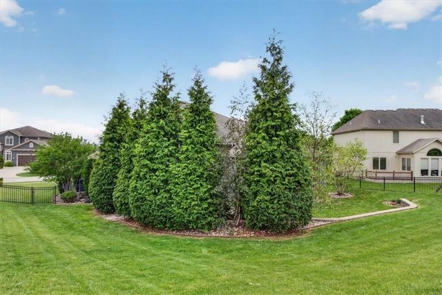 19104 W 100th Terrace, Lenexa, KS 66220