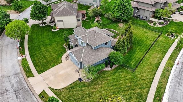 19104 W 100th Terrace, Lenexa, KS 66220
