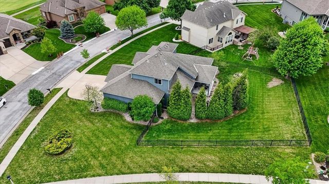 19104 W 100th Terrace, Lenexa, KS 66220