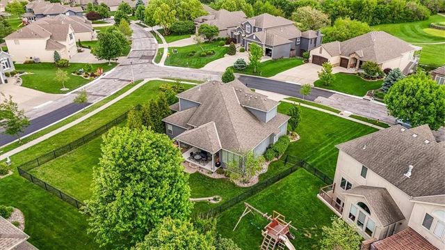 19104 W 100th Terrace, Lenexa, KS 66220