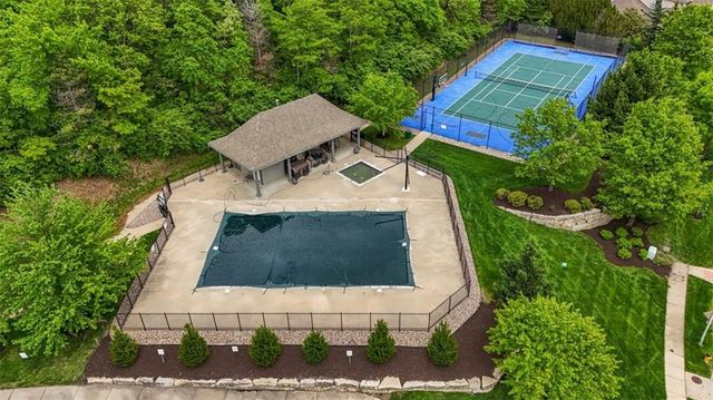 19104 W 100th Terrace, Lenexa, KS 66220