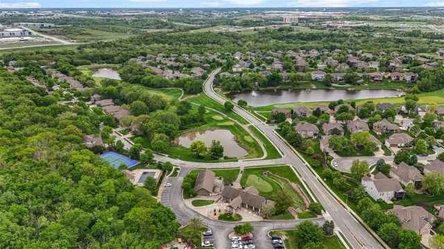 19104 W 100th Terrace, Lenexa, KS 66220