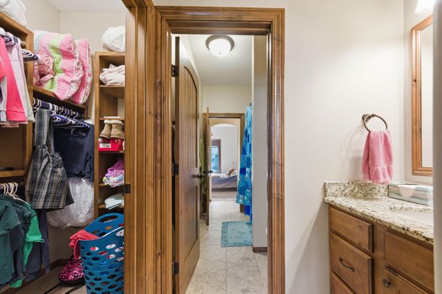 214 N City View Cir, Wichita, KS 67235