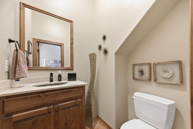 214 N City View Cir, Wichita, KS 67235