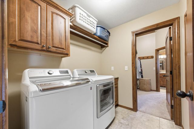 214 N City View Cir, Wichita, KS 67235