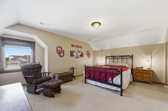 214 N City View Cir, Wichita, KS 67235