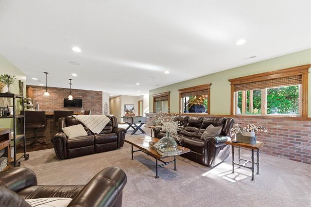 214 N City View Cir, Wichita, KS 67235