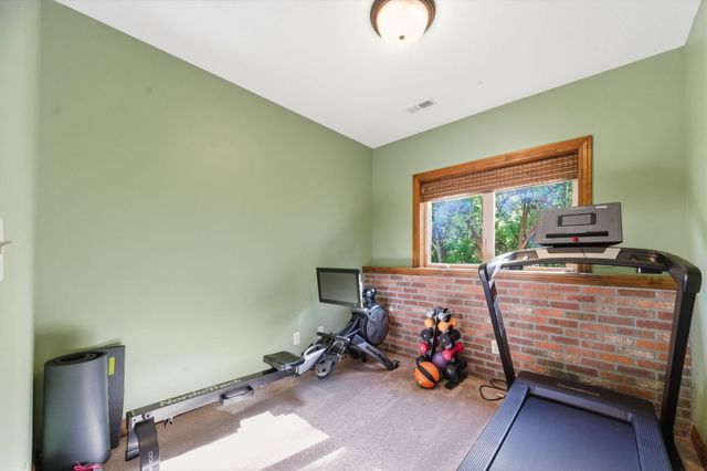 214 N City View Cir, Wichita, KS 67235