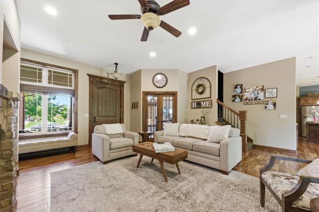 214 N City View Cir, Wichita, KS 67235