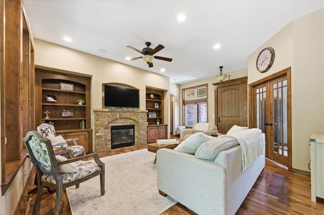 214 N City View Cir, Wichita, KS 67235