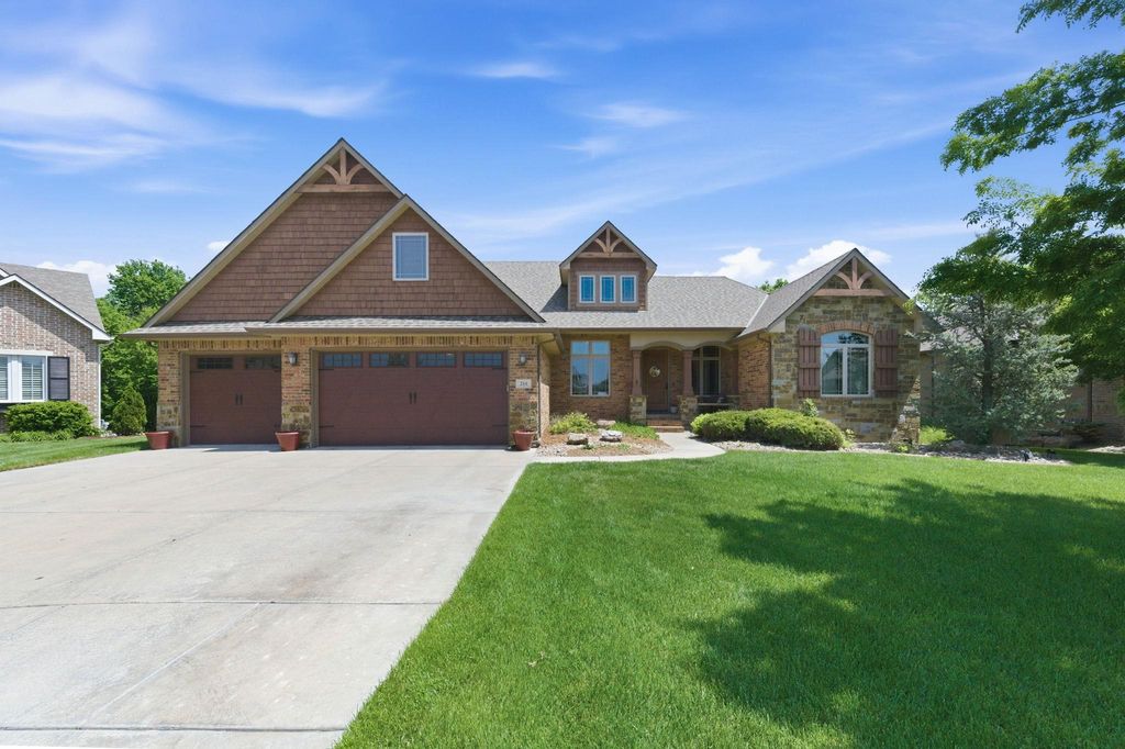 214 N City View Cir, Wichita, KS 67235